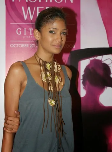 Carol Gracias Hot Bikini Image Gallery, Images, Photos, Pics