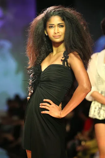 Carol-Gracias-Hot-Bikini-Wallpapers