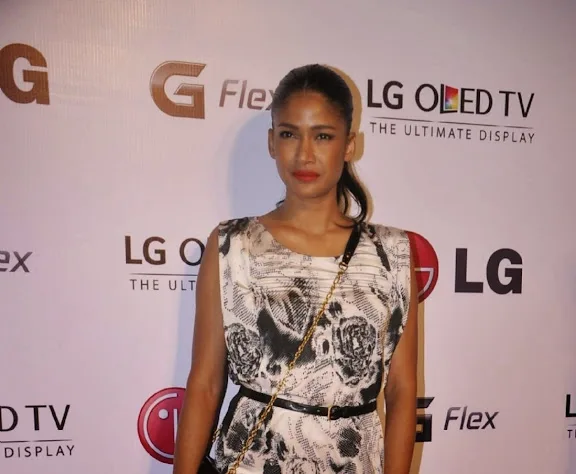 Carol-Gracias-Hot-Bra-Images