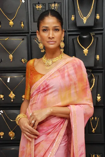 Carol-Gracias-Hot-Bikini-Image-Gallery