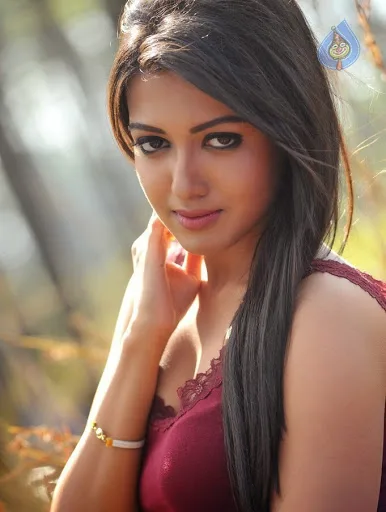 Catherine-Tresa-Hot-Bikini-Still