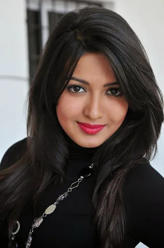 Catherine Tresa Hot Bra Photos