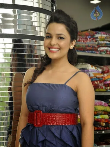 Chitrashi-Rawat-Hot-Bikini-Photo
