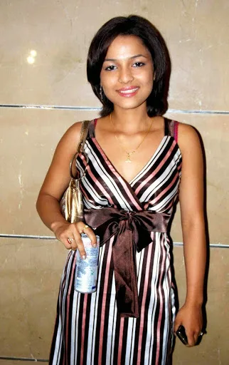 Chitrashi-Rawat-Hot-Bikini-Still