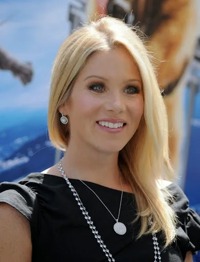 Christina Applegate Hot Sexy Bikini Image Gallery