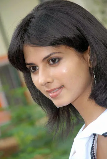 Daisy-Bopanna-Hot-Bikini-Photos