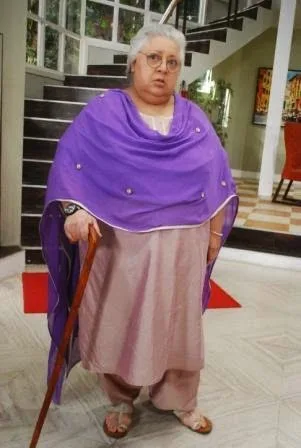 Daisy-Irani-Hot-Bikini-Pics