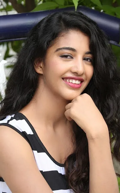 Daksha-Nagarkar-Hot-Bikini-Photo-Gallery