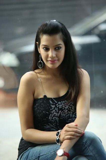 Deeksha-Panth-Hot-Bikini-Pictures