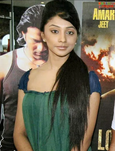 Deepal-Shaw-Hot-Bikini-Images
