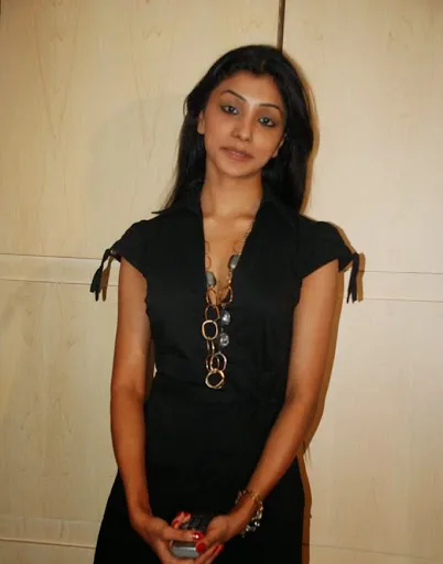 Deepal-Shaw-Hot-Bikini-Pics
