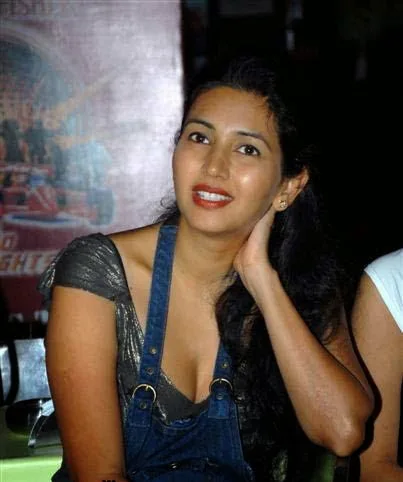 Deepti-Bhatnagar-Hot-Bikini-Pic