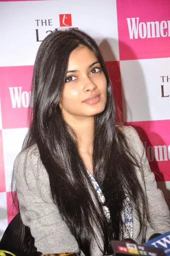 Diana-Penty-Hot-Bikini-Photos