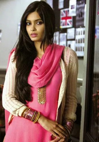 Diana-Penty-Hot-Bikini-Pic
