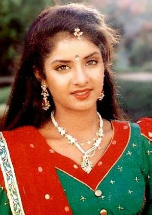 Divya-Bharti-Hot-Bikini-Wallpaper