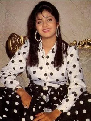 Divya-Bharati-Hot-Naval-Images