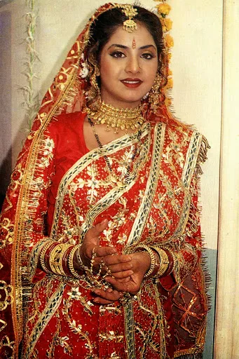 Divya-Bharti-Hot-Bikini-Pic