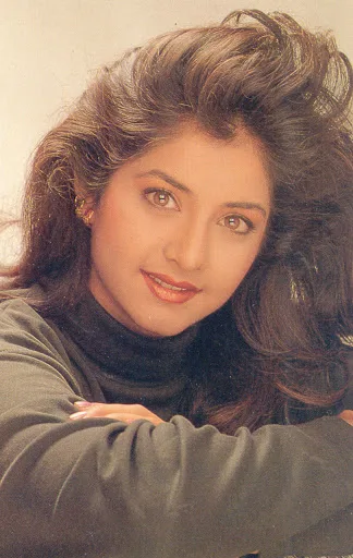 Divya-Bharti-Hot-Bikini-Wallpapers