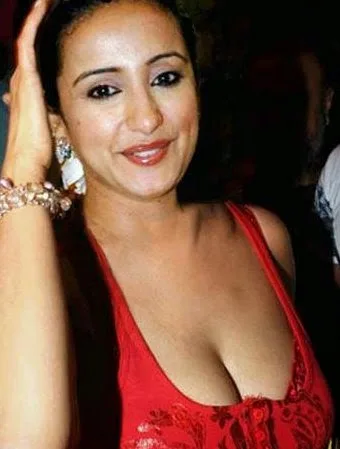 Divya-Dutta-Hot-Sexy-Bikini-Wallpaper
