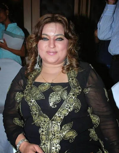 Dolly Bindra Hot Pic
