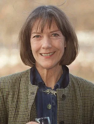 Eileen Atkins Hot Sexy Bikini Pic