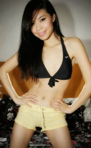 Elaine Tan Hot Sexy Bikini Photos