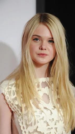 Elle-Fanning-Hot-Bikini-Photo-Gallery