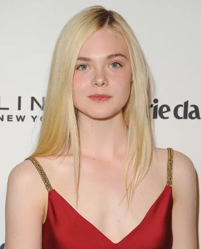Elle-Fanning-Hot-Bikini-Pic