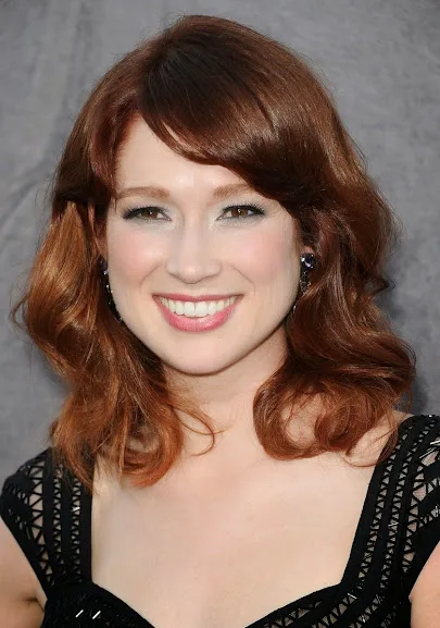 Ellie Kemper Hot Sexy Bikini Pics
