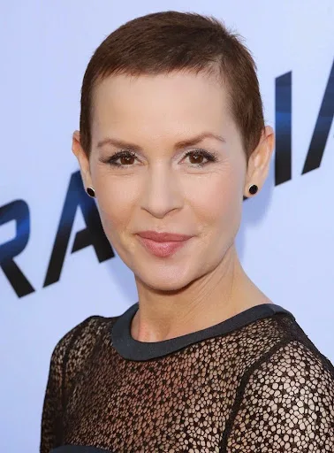 Embeth Davidtz Hot Sexy Bikini Image Gallery