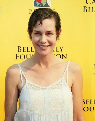 Embeth Davidtz Hot Sexy Bikini Pics