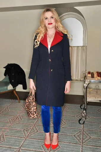 Emerald-Fennell-Hot-Bikini-Wallpaper