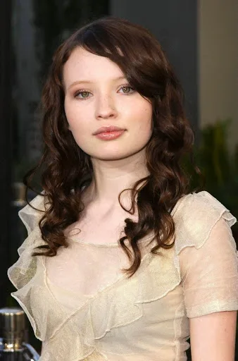 Emily-Browning-Hot-Bikini-Wallpapers