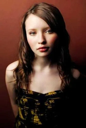 Emily-Browning-Hot-Bikini-Image-Gallery