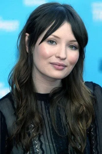Emily-Browning-Hot-Bikini-Photo-Gallery