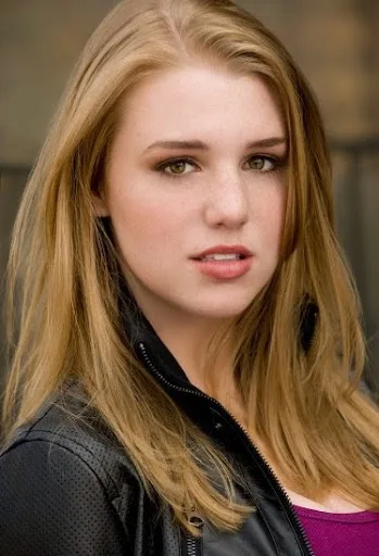 Emily Peachey Hot Sexy Bikini Photos, Images, Pics, Stills, Gallery