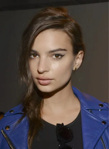 Emily-Ratajkowski-Hot-Bikini-Pic