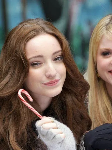 Emma Dumont Hot Sexy Bikini Images
