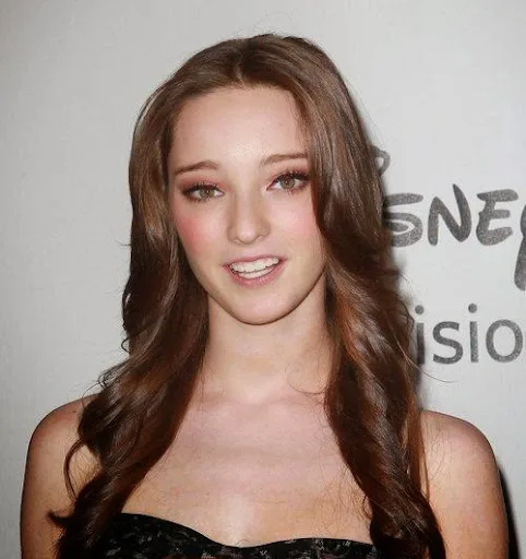 Emma Dumont Hot Sexy Bikini Photo
