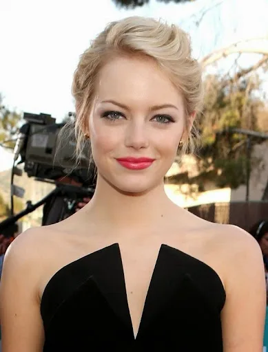 Emma Stone Hot Sexy Bikini Pictures