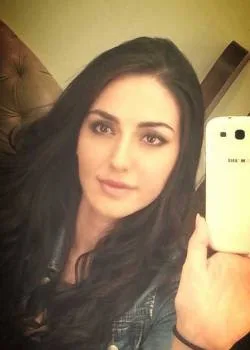 Farah-Karimi-Hot-Bikini-Photo-Gallery