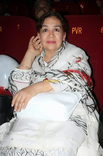Farida-Jalal-Hot-Bikini-Photos