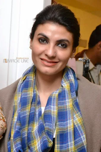 Fariha Pervez Hot Sexy Bikini Wallpapers