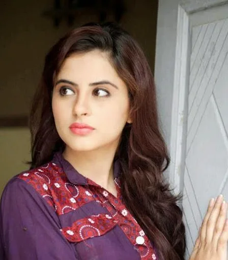 Fatima Effendi Hot Sexy Bikini Pics