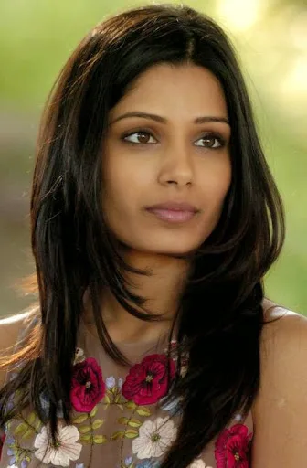 Freida-Pinto-Hot-Bikini-Wallpaper