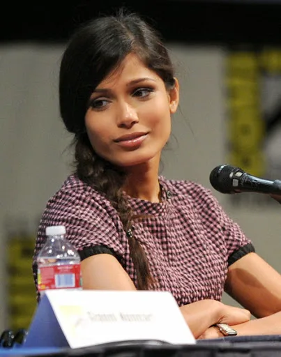 Freida-Pinto-Hot-Photos