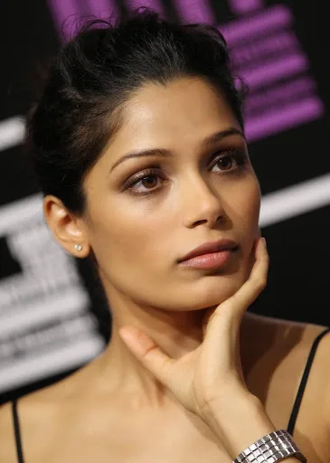 Freida-Pinto-Hot-Bikini-Photo
