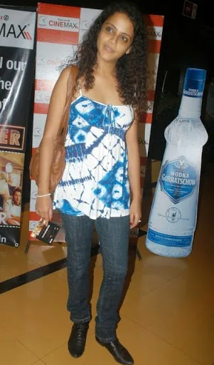 Gauri-Karnik-Hot-Bikini-Wallpaper