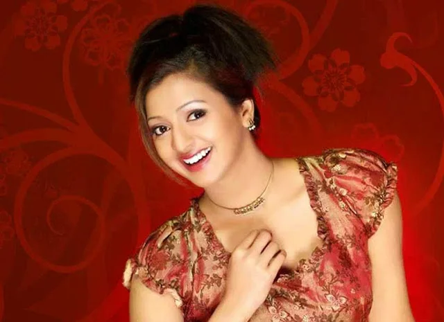 Gayatri-Jayaraman-Hot-Bikini-Image-Gallery