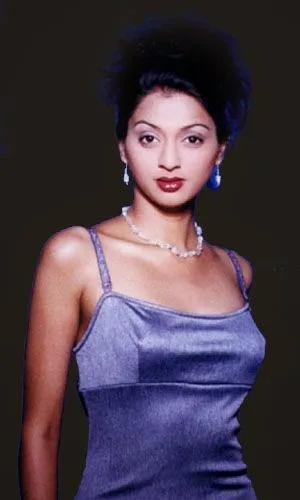 Gayatri-Jayaraman-Hot-Bikini-Pic